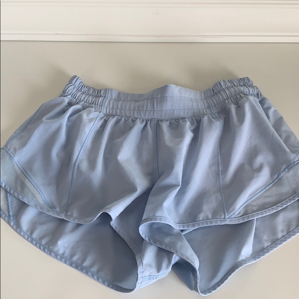 Lululemon hotty hot shorts 2.5 inch size 4